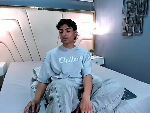 Snapshot of MattFiore chatting on December 3, 11:53 am MattFiore online show from December 3, 11:53 am