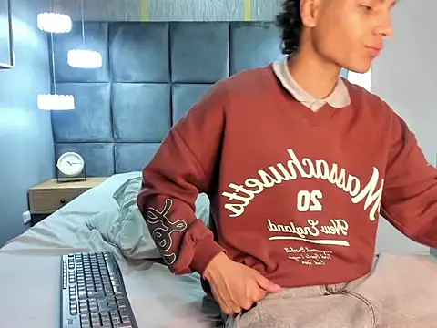 Snapshot of MattFiore chatting on November 25, 12:05 pm MattFiore online show from November 25, 12:05 pm