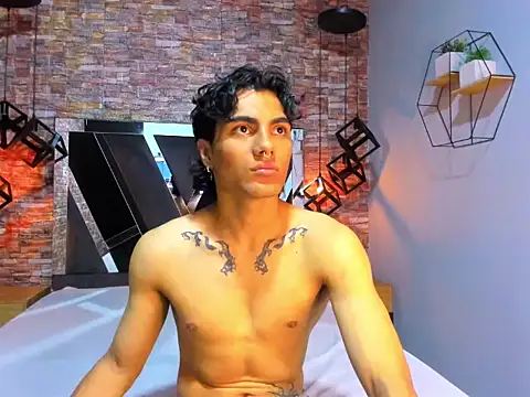 Snapshot of MattFiore chatting on December 19, 7:38 pm MattFiore online show from December 19, 7:38 pm