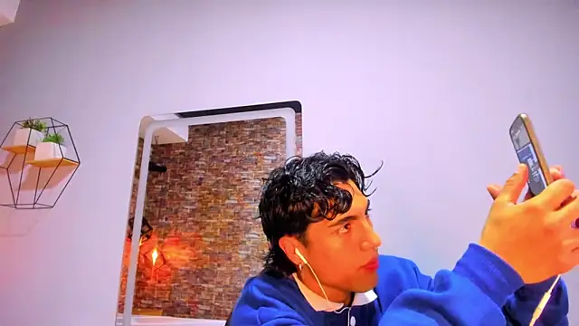 Snapshot of MattFiore chatting on December 22, 7:58 pm MattFiore online show from December 22, 7:58 pm