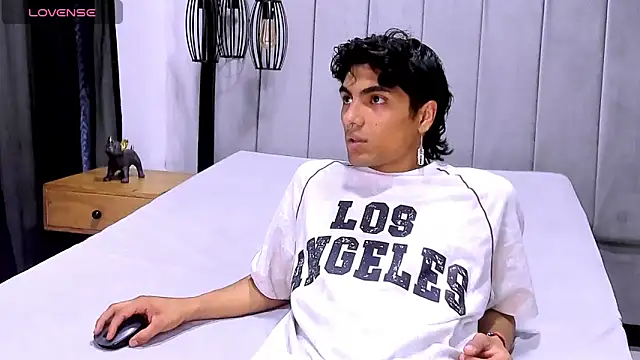 Snapshot of MattFiore chatting on November 22, 11:53 am MattFiore online show from November 22, 11:53 am