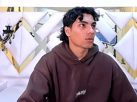 Snapshot of MattFiore chatting on December 16, 11:58 am MattFiore online show from December 16, 11:58 am