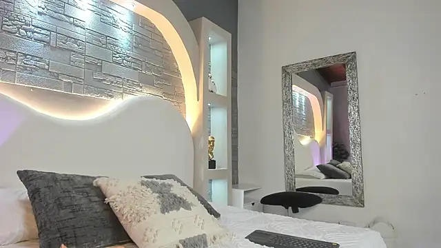 Valentino moretti online show from January 8, 1:17 pm