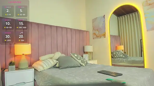 Valentino moretti online show from March 6, 12:00 pm