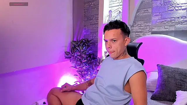 Valentino moretti online show from November 18, 12:30 pm