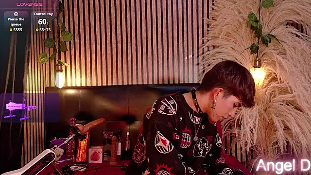 Angeldust19 online show from March 13, 3:33 am