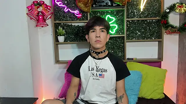 Angeldust19 online show from November 18, 4:49 am