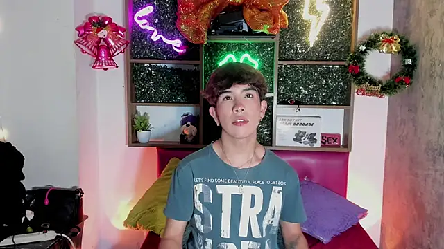 Angeldust19 online show from December 5, 3:27 am