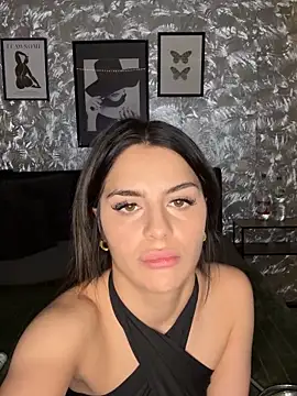 DeineJulia online show from November 27, 7:14 pm