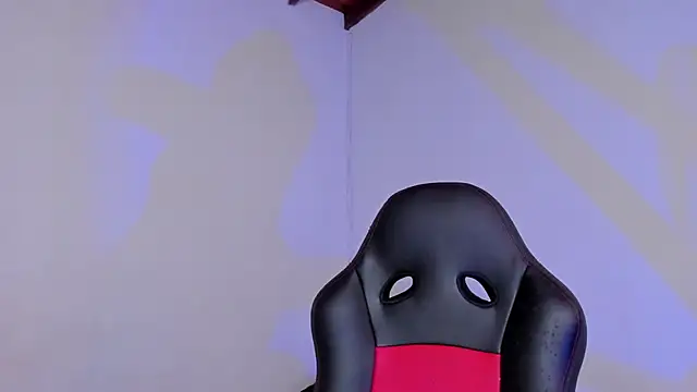 LuigiVitale 1 online show from December 3, 1:28 am