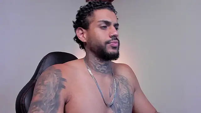 LuigiVitale 1 online show from February 12, 1:05 am