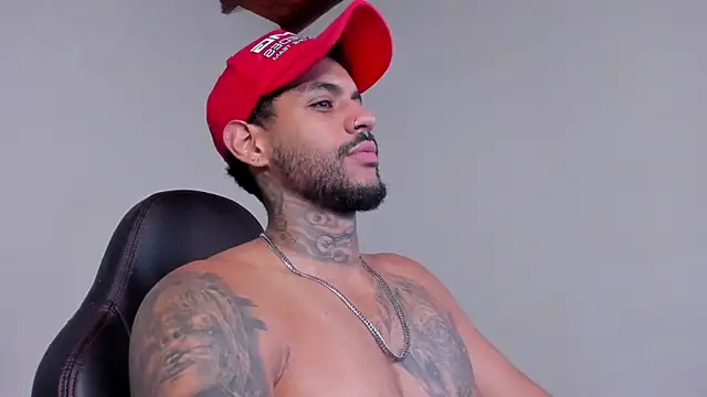 LuigiVitale 1 online show from December 5, 1:16 am