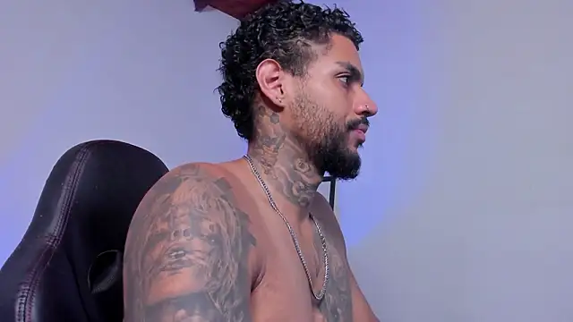 LuigiVitale 1 online show from February 27, 1:39 am