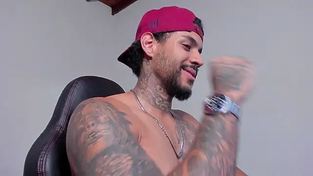 LuigiVitale 1 online show from March 6, 1:11 am