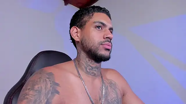 LuigiVitale 1 online show from November 23, 1:04 am