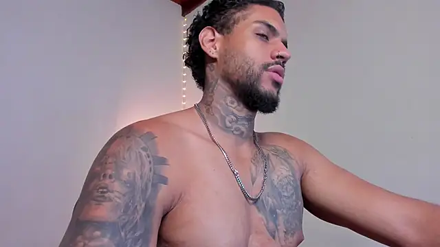 LuigiVitale 1 online show from February 14, 2:01 am