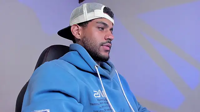 LuigiVitale 1 online show from November 26, 5:51 am