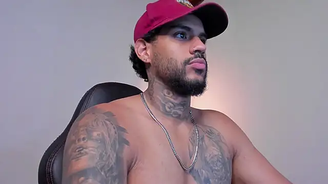 LuigiVitale 1 online show from February 17, 1:25 am