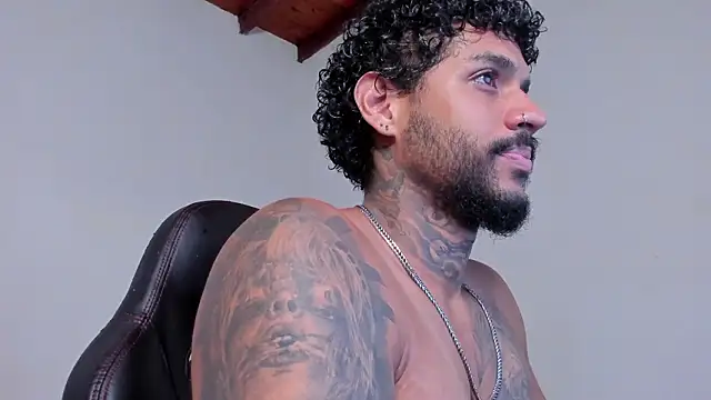 LuigiVitale 1 online show from March 19, 1:05 am