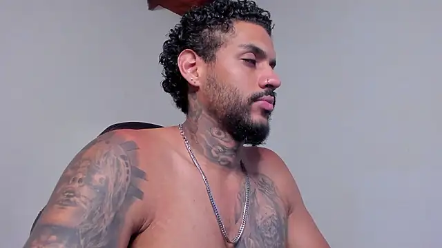 LuigiVitale 1 online show from March 8, 2:04 am