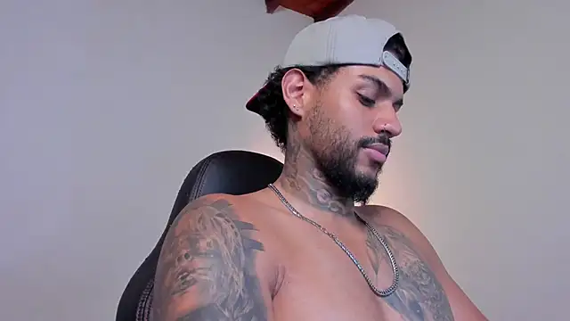 LuigiVitale 1 online show from February 19, 1:46 am