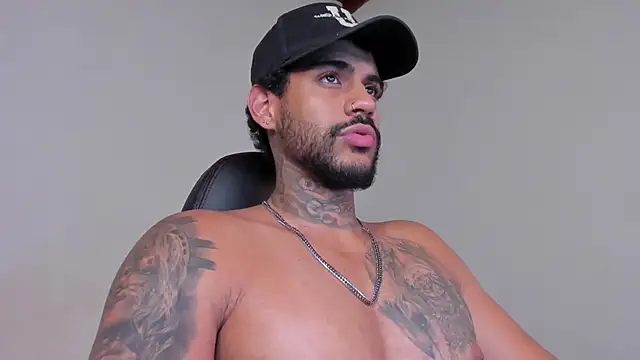 LuigiVitale 1 online show from January 14, 2:37 am