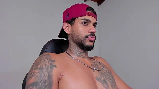 LuigiVitale 1 online show from January 8, 1:22 am