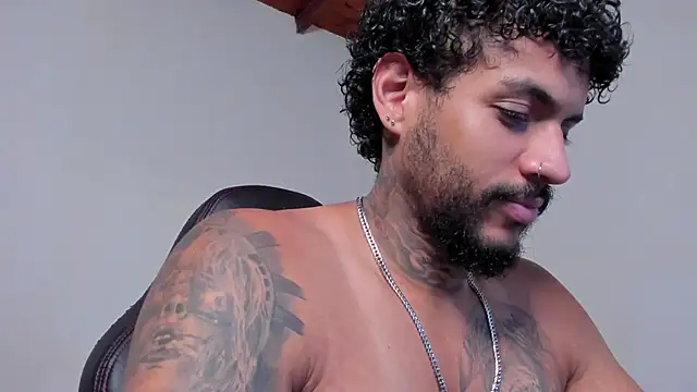 LuigiVitale 1 online show from March 20, 1:06 am