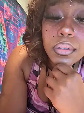 Snapshot of sexcikween chatting on November 17, 1:04 pm sexcikween online show from November 17, 1:04 pm