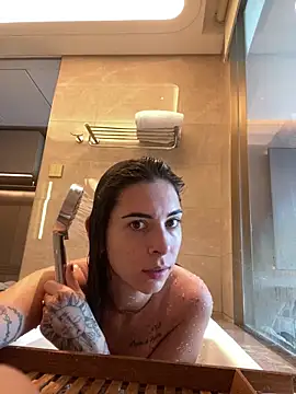 Snapshot of fer-nanda chatting on February 21, 7:43 am fer-nanda online show from February 21, 7:43 am