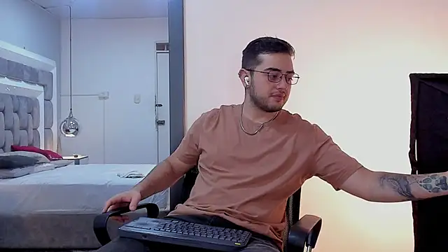 Ethan Greys online show from December 22, 3:50 am