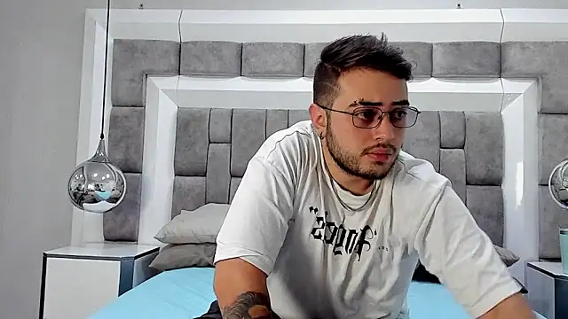 Ethan Greys online show from November 25, 4:02 am