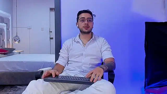 Ethan Greys online show from December 23, 4:23 am