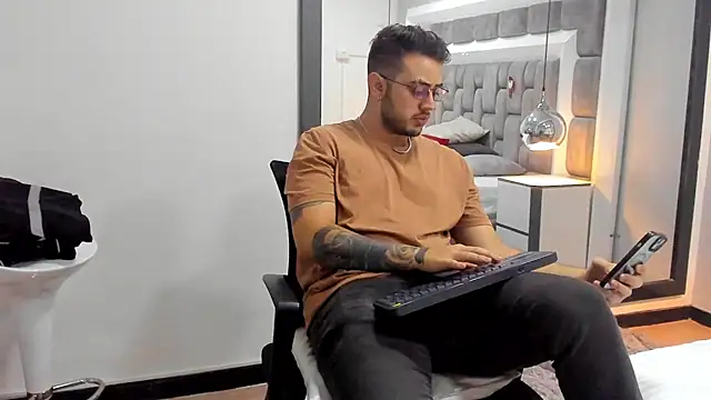 Ethan Greys online show from November 22, 3:38 am