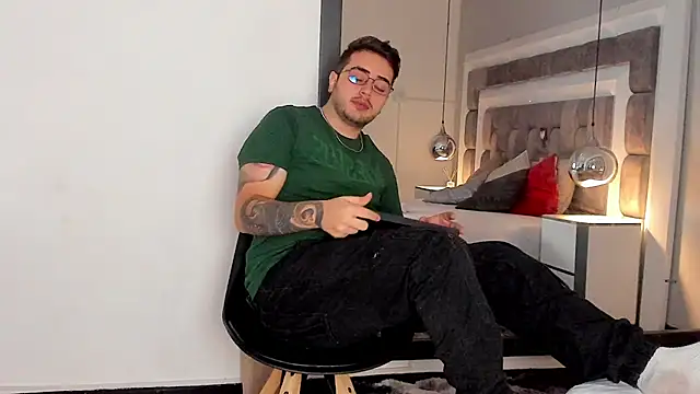 Ethan Greys online show from November 30, 3:40 am