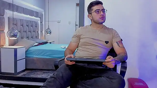 Ethan Greys online show from December 19, 4:27 am