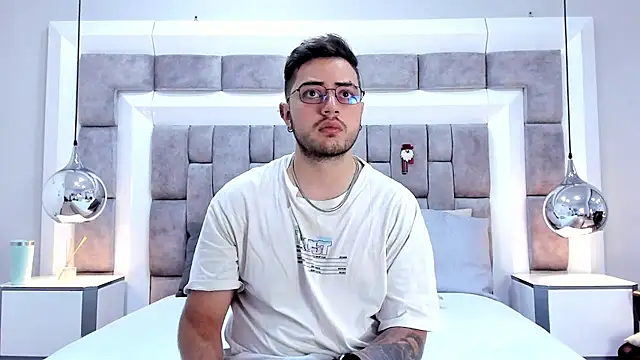 Ethan Greys online show from November 18, 3:54 am