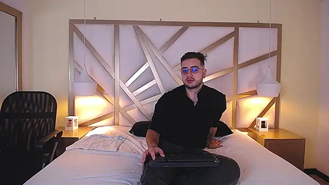 Ethan Greys online show from December 3, 4:13 am