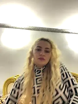 Snapshot of vandamecuple chatting on December 3, 5:12 pm vandamecuple online show from December 3, 5:12 pm