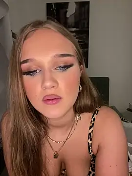 Hannah-2007 online show from April 12, 4:10 pm