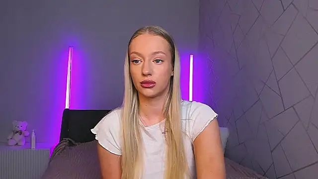 elldiana online show from June 19, 2:50 am