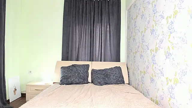 elldiana online show from February 6, 9:49 am