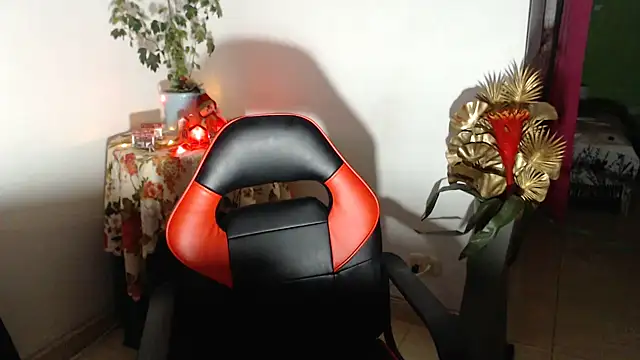 Snapshot of Megan-love2 chatting on November 15, 4:27 am Megan-love2 online show from November 15, 4:27 am