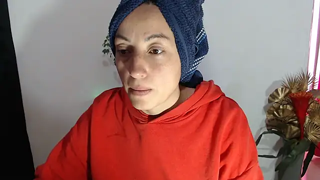 Snapshot of Megan-love2 chatting on November 15, 8:57 pm Megan-love2 online show from November 15, 8:57 pm