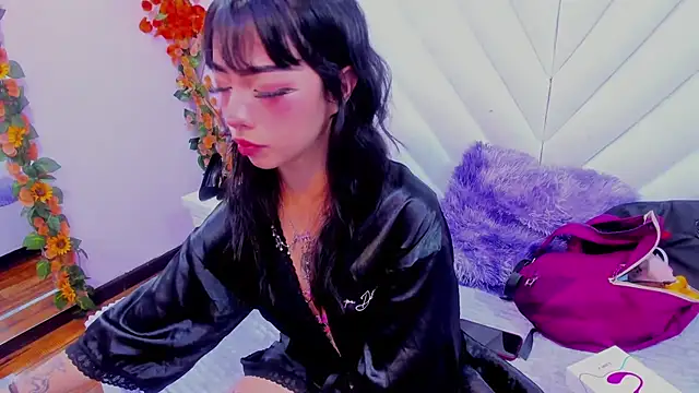  Ivy Luna online show from April 5, 12:50 am