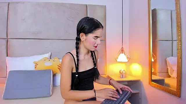 angelaG1 online show from December 3, 8:30 pm