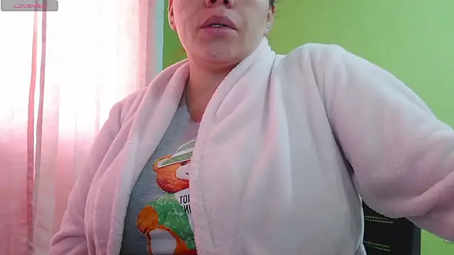 Rouse hot  online show from June 12, 12:47 pm