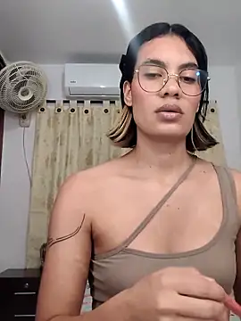 Mia saaenz online show from November 19, 8:09 pm