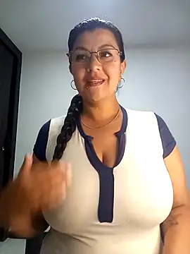 CelesteAlvarez1989 online show from May 6, 5:00 am