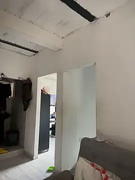 Isabella Hillss online show from March 10, 7:18 pm